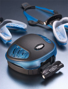 [照片]“></p>
         <p>想象一下运动口，不仅可以保护牙齿并降低脑震荡的风险，它会抑制微生物，并在同一时间实际改善佩戴者的运动表现的同时进行时尚声明！BITE TECH，INC。的EDGE体育部门已在新的边缘保护线上取得了所有这些吗？蜂窝。比尔厨师说，仔细吹嘴设计，V.P.操作，比传统模型更自然地将用户的钳口定位，并导致较少的神经压缩和增加的血流。试验表明，大约80％的人在颌骨正确定位时，大约80％的人受益于高达20％的性能改善。</p>
         <p>边缘保护设计利用多层不同的定制材料，通过包覆成型和工程设计，以获得最佳的冲击能量吸收。附加功能包括难以置力的咬板，改进的耐磨舒适和智能卫生携带壳体。据厨师介绍，“RTP公司愿意为我们提供必要的工程和客户支持，以开发真正的定制材料。他们的意愿和工程技能帮助我们从革命性，但原始的，想法到一个独特而可行的成品。“在开发期间，Edge Sports与RTP公司合作，解决涉及异种物质，特定硬度硬度，专用颜色，FDA合规性和抗微生物性质的问题的问题。</p>
         <p>在不使用时，蜂窝处存储在由一个匹配的壳体中<a href=